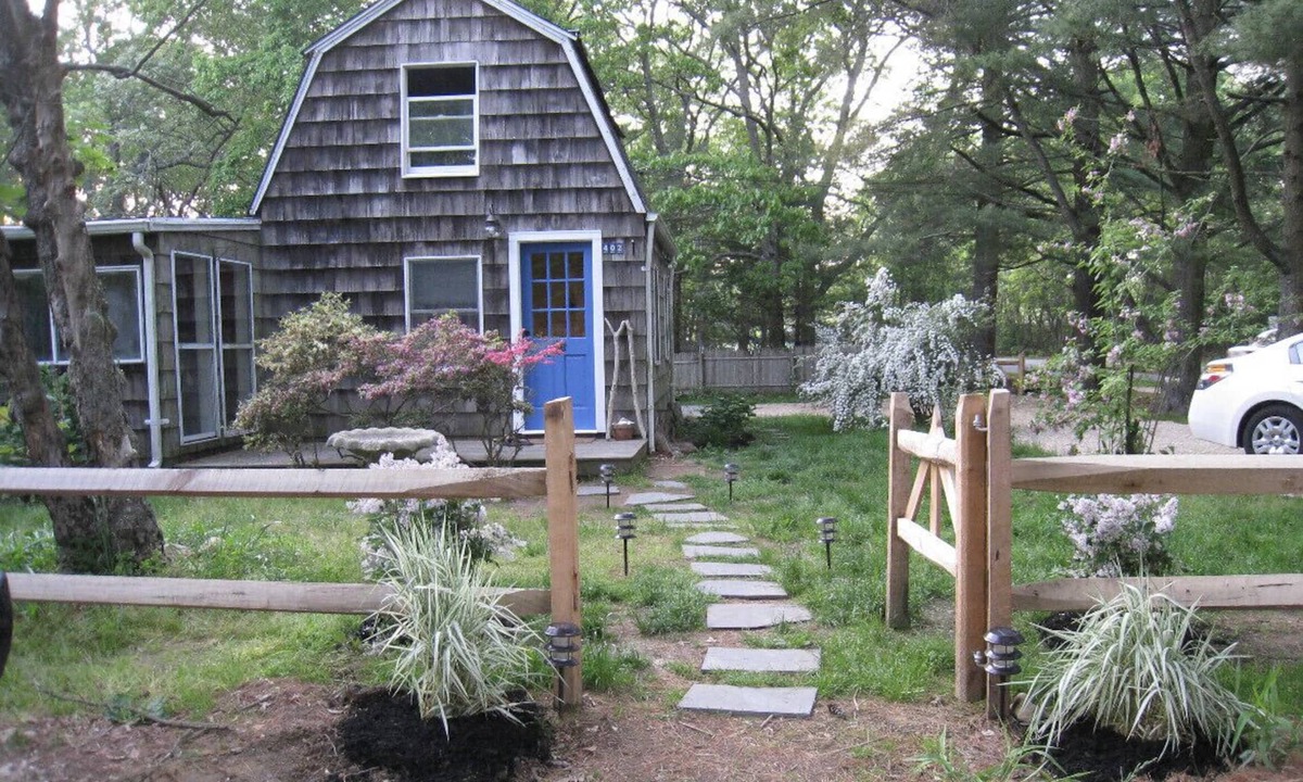 East Hampton North House | Adorable Amagansett Cottage, Walk to Town or Beach