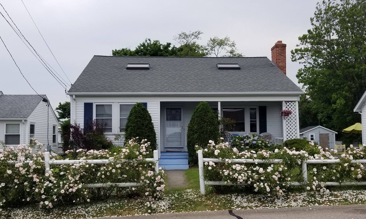 Eastward Look House | Adorable Cottage, short walk to Scarborough Beach.