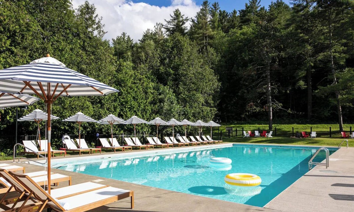 Stowe Area Hotel | Adventure Starts Here | Free Parking, Outdoor Pool | Near Stowe Mountain - 7 mi.
