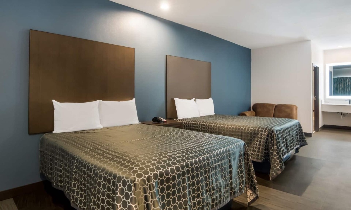 Forest Hill Hotel | Affordable Room Near Downtown Fort Worth – Perfect Location for Exploring