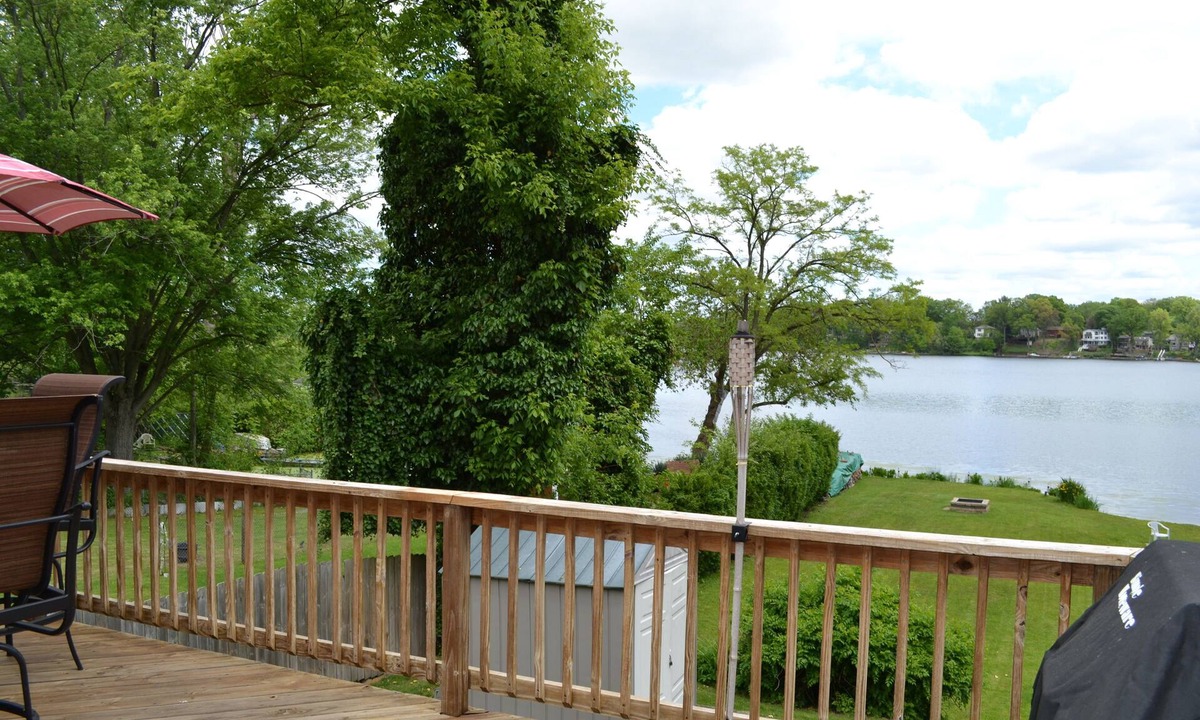 Portage Lakes House | Akron Portage Lakes Peaceful Lakefront Charming 2-bedroom home/amazing view