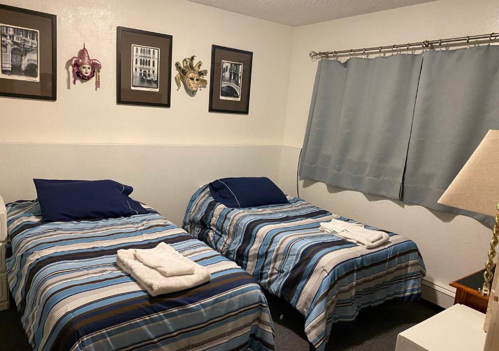 Rogers Park Bed & Breakfast | Alaska European Bed & Breakfast