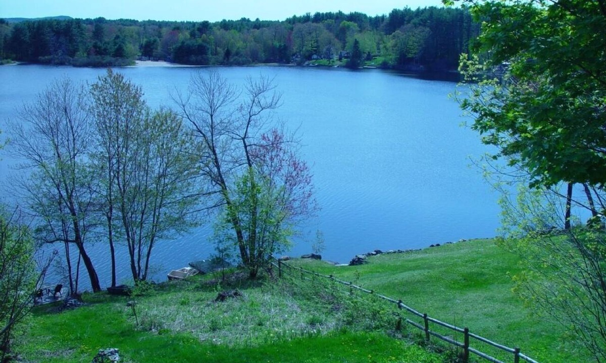 Hillsboro House | All Season Lake House