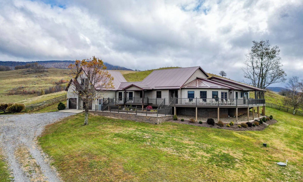 Harman House | Allegheny Mountain House w/Stunning 270° views near Seneca Rocks
