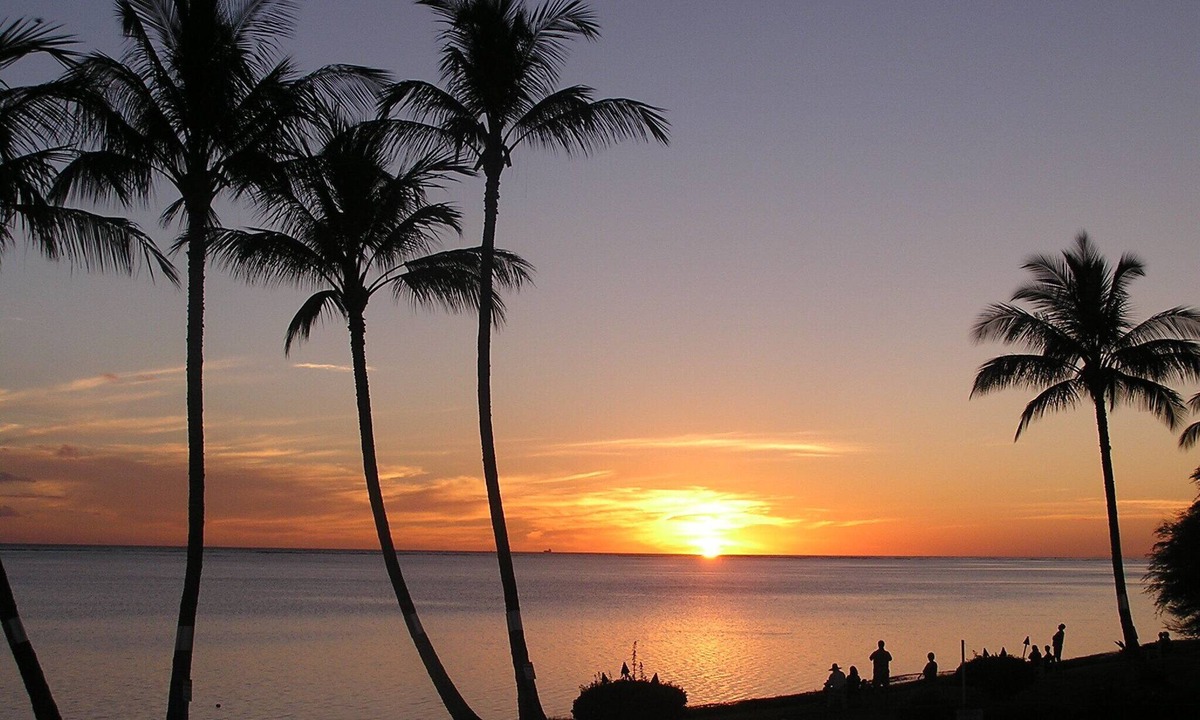 Kaunakakai Condo | ALOHA OceanFront Condo w.A/C, Molokai, Hawaii Watch whales Dec-April.