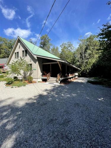 Bridgton House | Amazing Cabin for Big Groups with Pool and Air Hockey Table in Bridgton, Maine