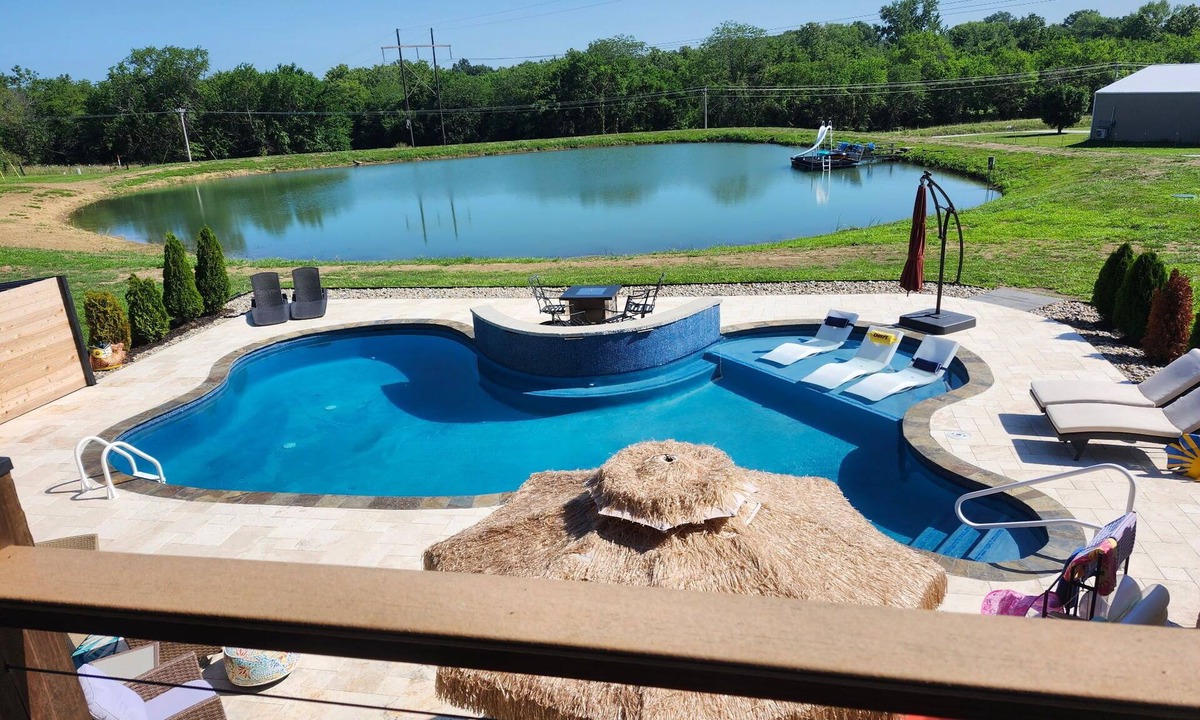 Lafayette County House | Amazing Country Resort Minutes from KC & MAJOR INTERNATIONAL SPORTING EVENT 2026, Pool, Pond, Games, Sleeps 10
