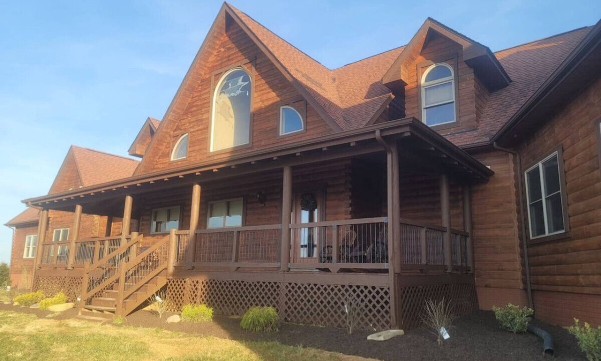 Kabletown Cabin | Amazing Spacious Log Cabin 15K Sq-Hot Tubs-Mountain Views
