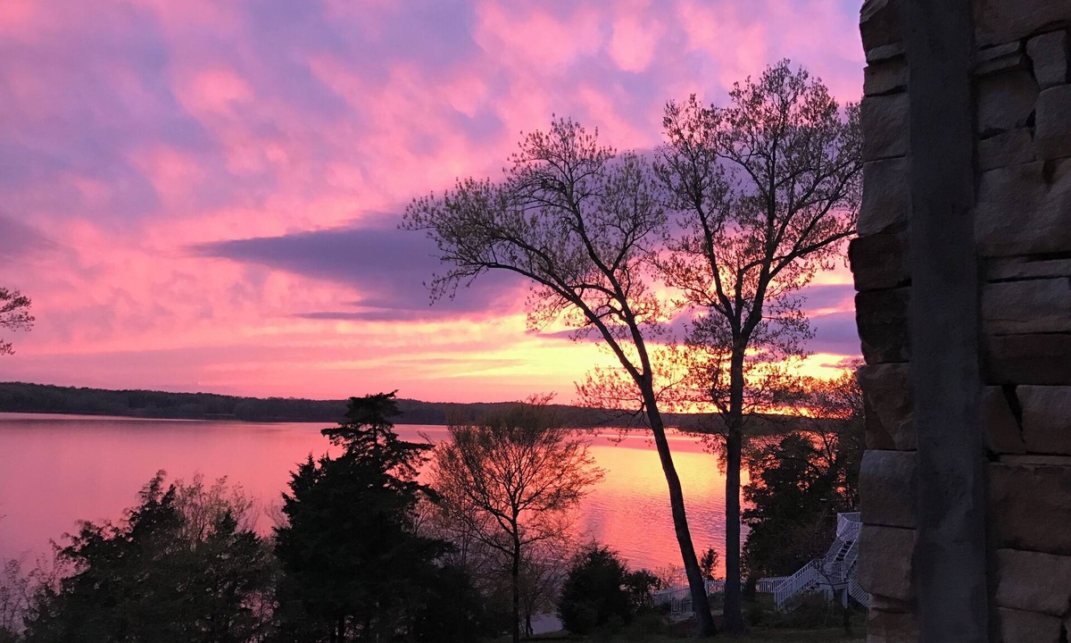 Eddyville House | AMAZING WATERFRONT VIEWS! Spacious 4-bedroom house directly on Barkley Lake