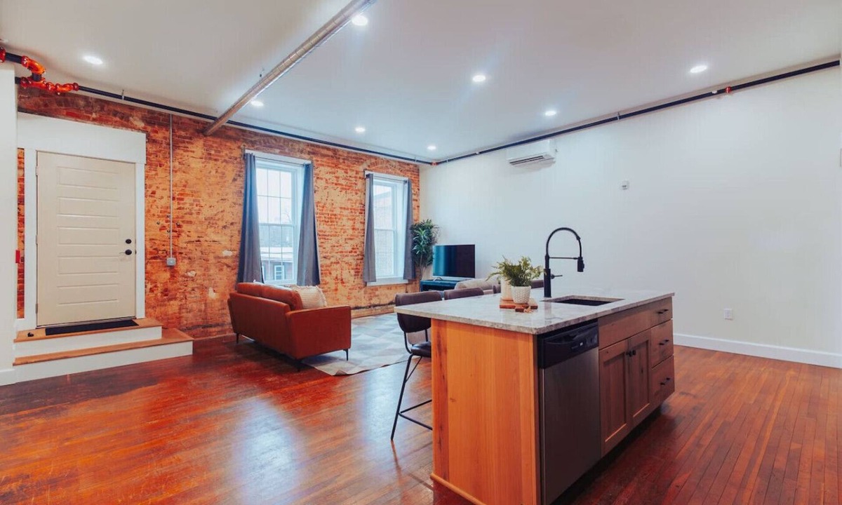 Millersburg Apartment | American Hall Hamilton Suite
