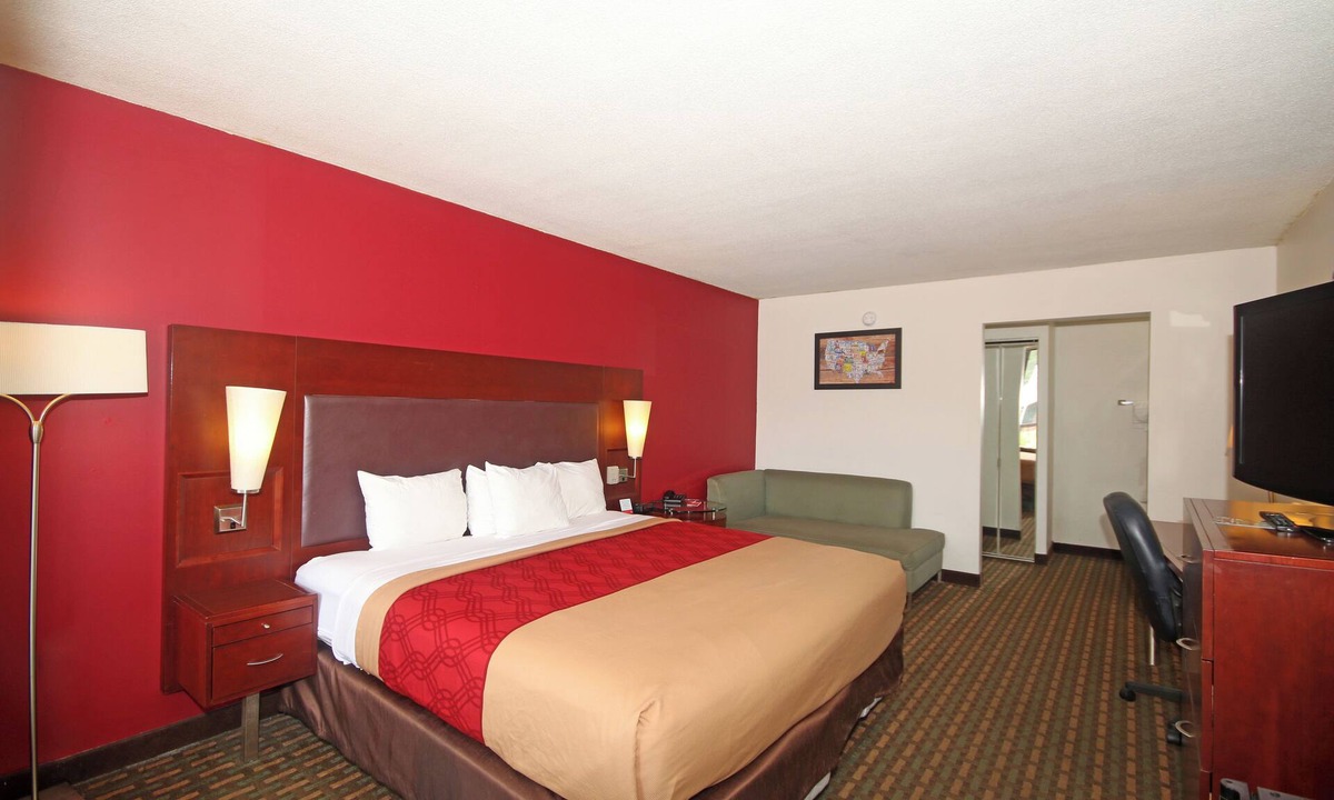 Pilot Mountain Hotel | Americas Best Value Inn Pilot Mountain