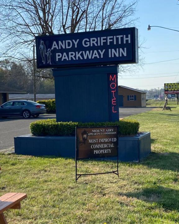Mount Airy Hotel | Andy Griffith Parkway Inn