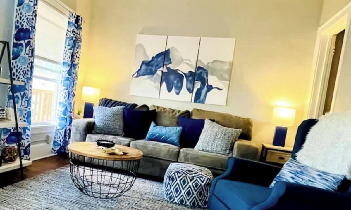 Huntington Apartment | Aparthotel: Lopsy Blue -by Arena/Marshall/Hospital