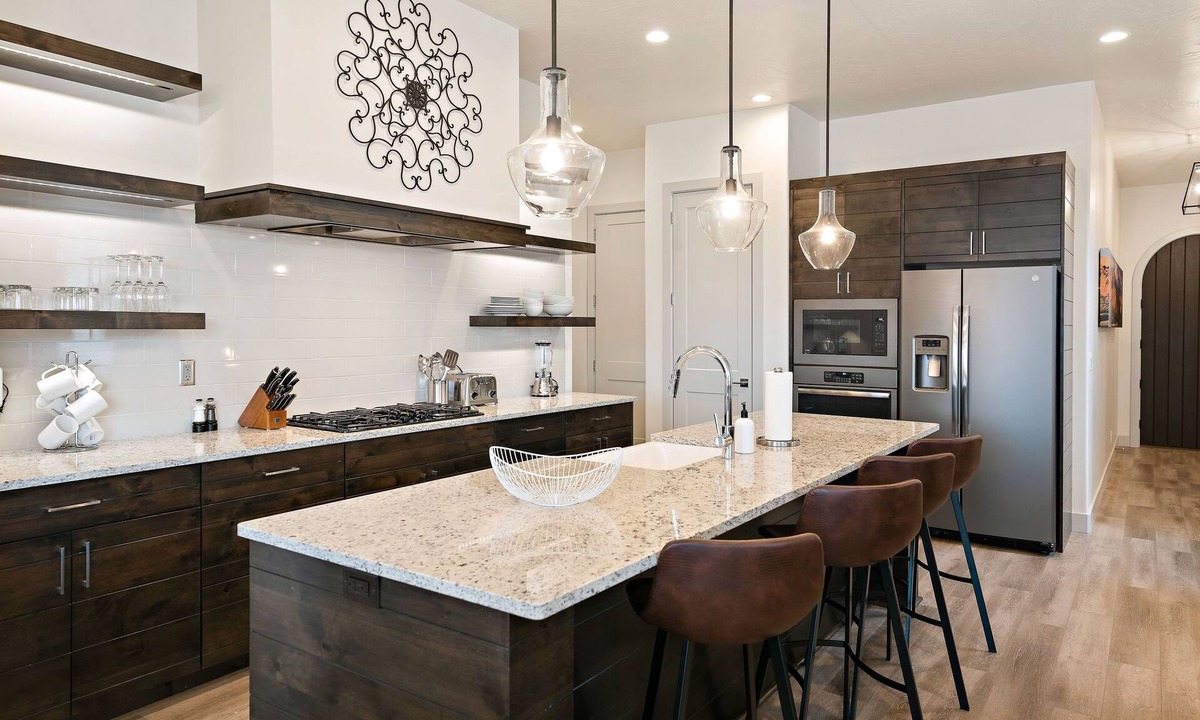 Santa Clara House | Arcadia 28 | Games * PRIVATE Hot Tub * Patio BBQ * Family Friendly