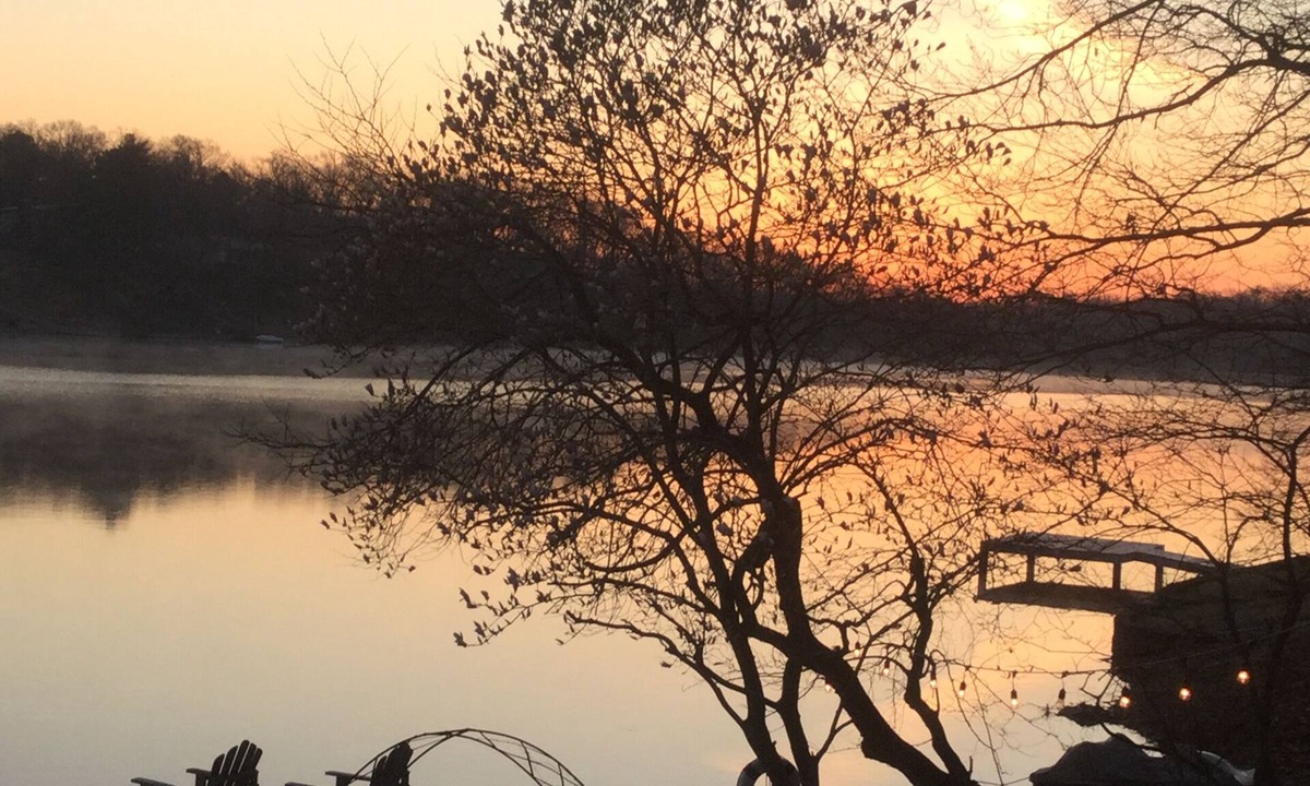 Bella Vista House | Arkansas Lakeside Stay-cation! Relax,Bike,Golf,Kayak,Swim or Chat by the Fire!
