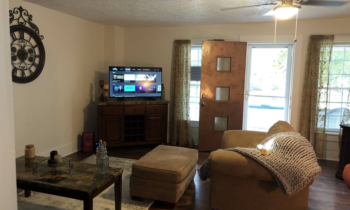 Ashland House | Ashland Home- Great Location with nice new furnishings