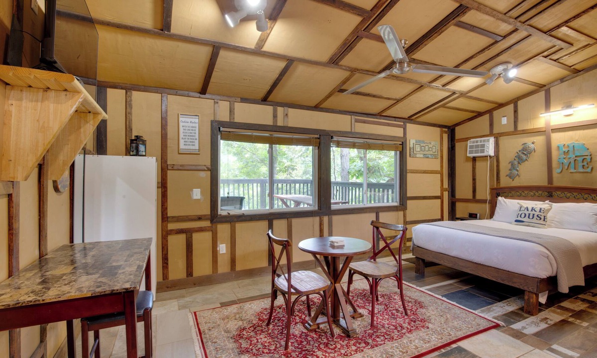 Lake Lafayette Apartment | 'Aston Harbor' Cabin, Walk to Lake Lafayette