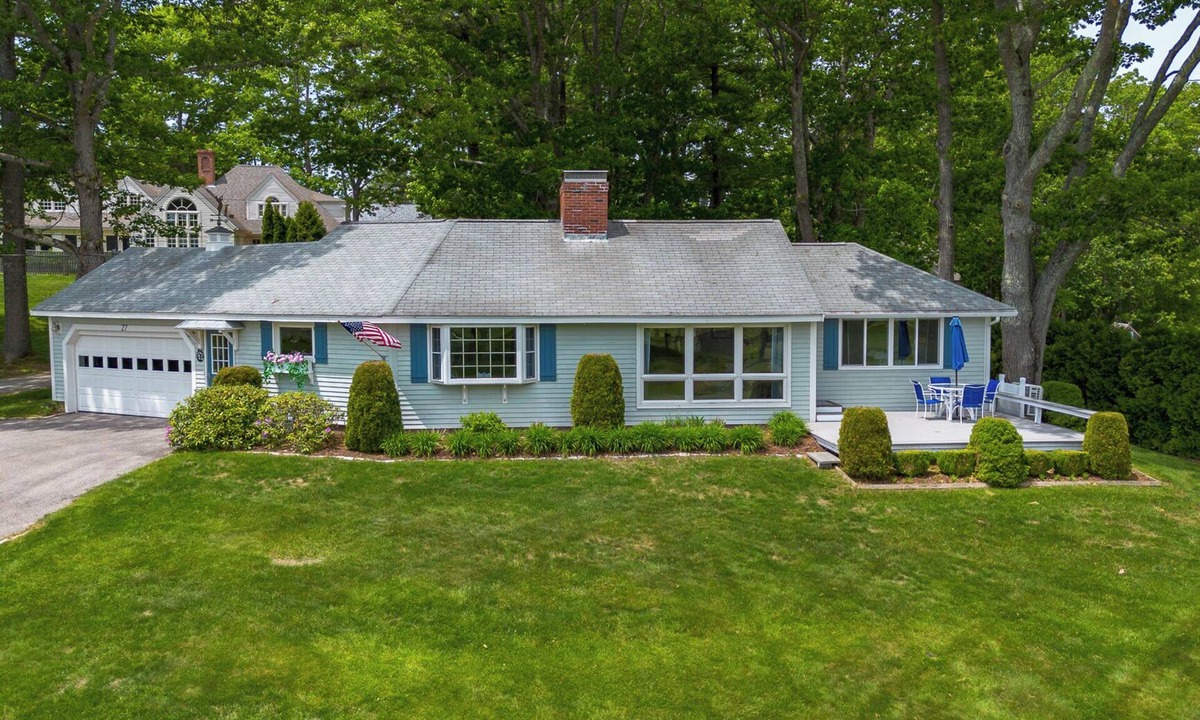 Kennebunk House | Aug. 22-29 is open in 26'. Now renting summer of 27'.