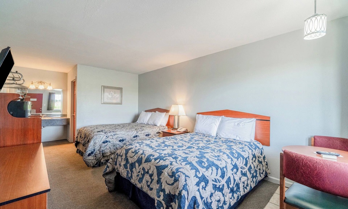Aurora Hotel | Aurora Retreat: 4 Welcoming Units Perfect Hub for Road Trips & Local Exploration