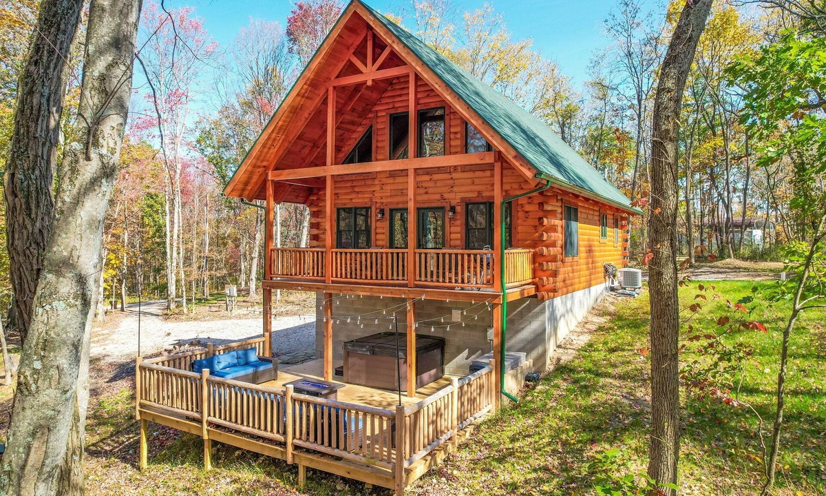 Logan Cabin | Authentic Log Cabin - Sleeps 10 - Hot Tub - Fire Pit - Hocking Hills