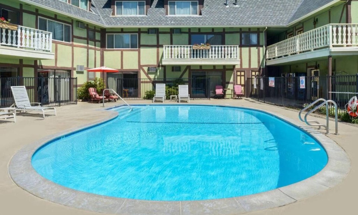 Solvang Hotel | Awesome Find! Pool, Continental Breakfast & Parking, Near Succulent Café!