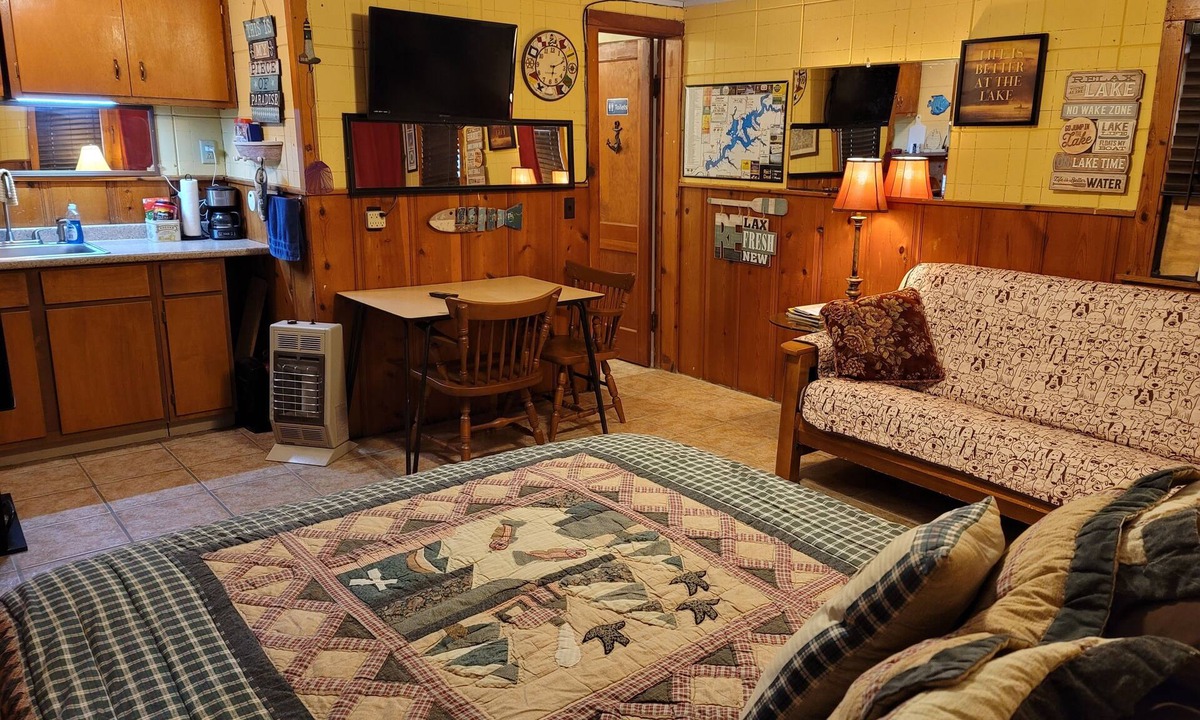 Tia Juana Cabin | AWESOME night's sleep. S Grand Lake. E of Disney 1 mile. Quiet location. Pets ok