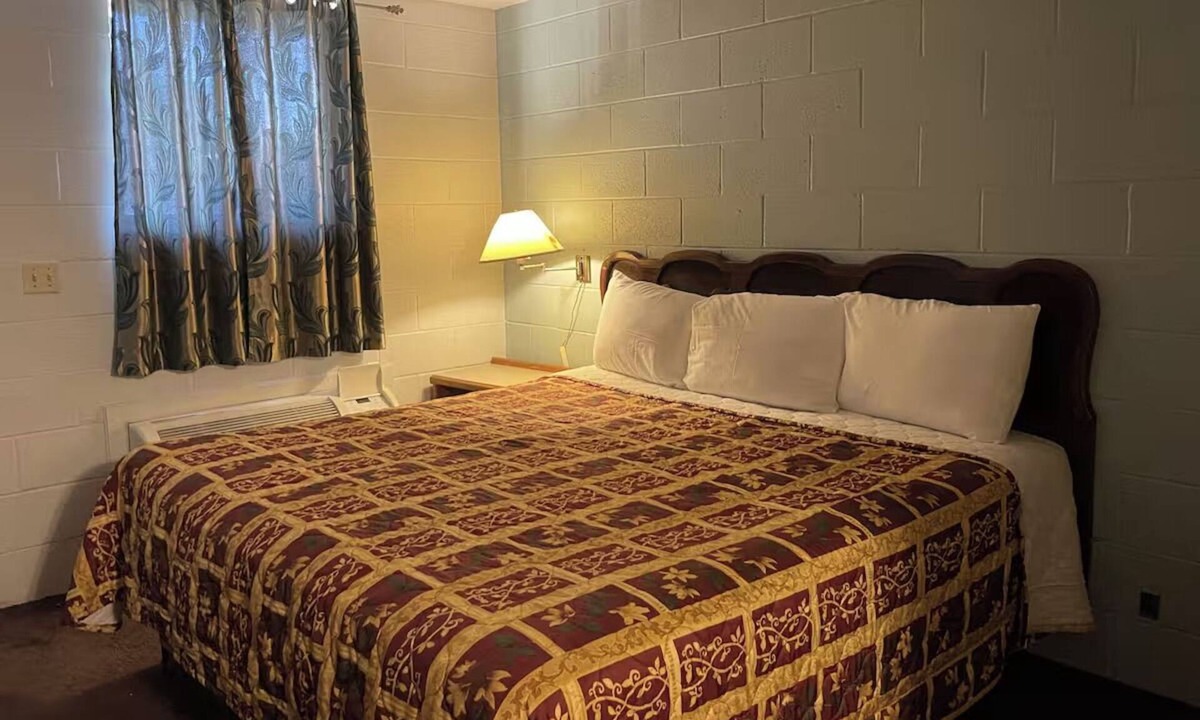 Bartlesville Hotel | Bartlesville Roadside Comfort | Pet-Friendly | & Kiddie Park Attractions Nearby