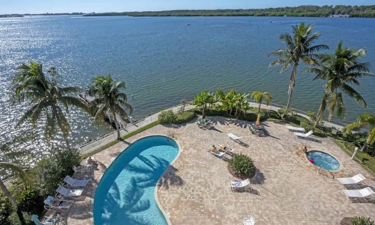 St. Petersburg - Clearwater Apartment | Bay View, Pool, 5 min St Pete Beach @ Dolphin Bay