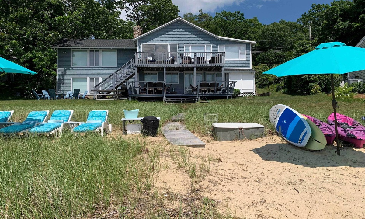 Wareham House | Bayfront Wareham Retreat w/Private Beach!