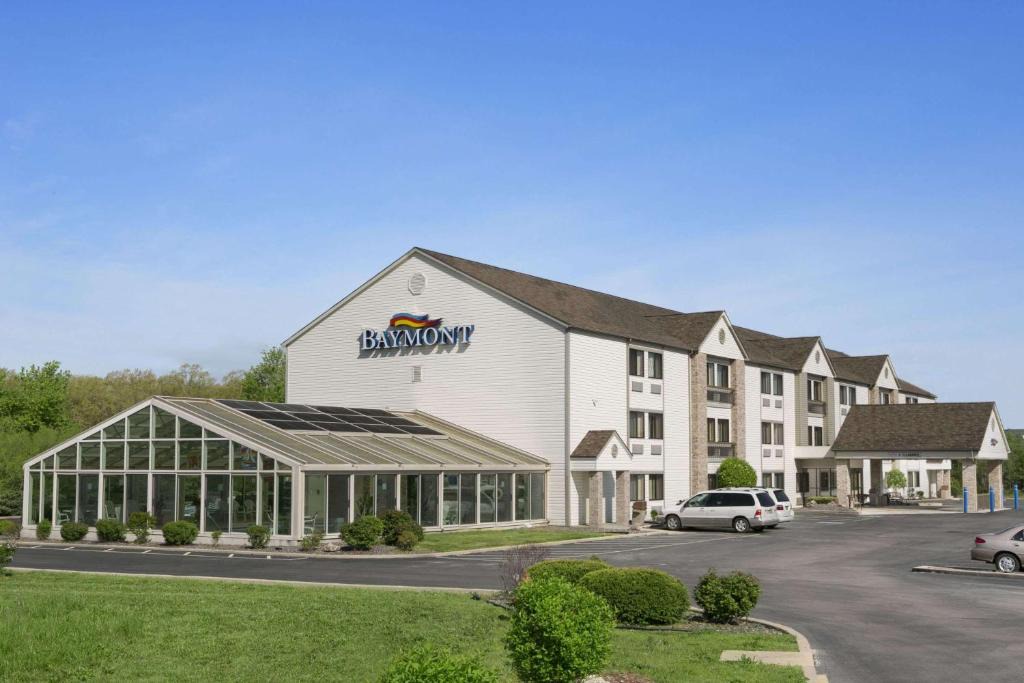 Sullivan Hotel | Baymont by Wyndham Sullivan