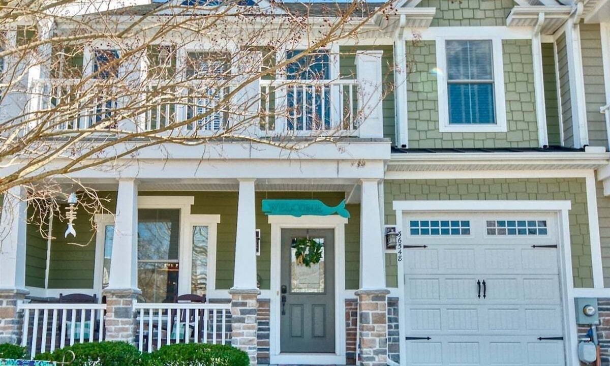 The Commons House | Bayside * 3 BR Luxury Townhome