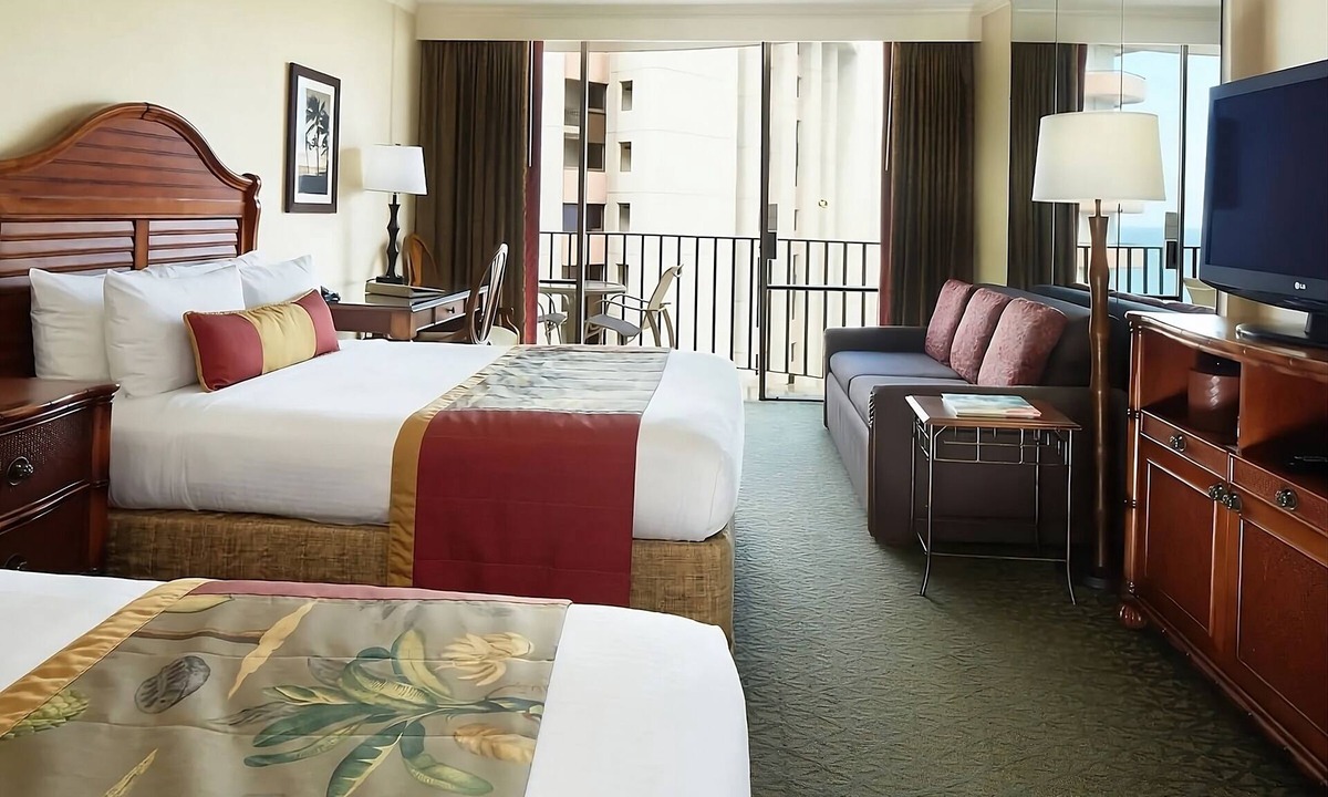 Waikiki Hotel | Beach Getaway! Relax on Waikiki Beach, 3 Amazing Units, Restaurant