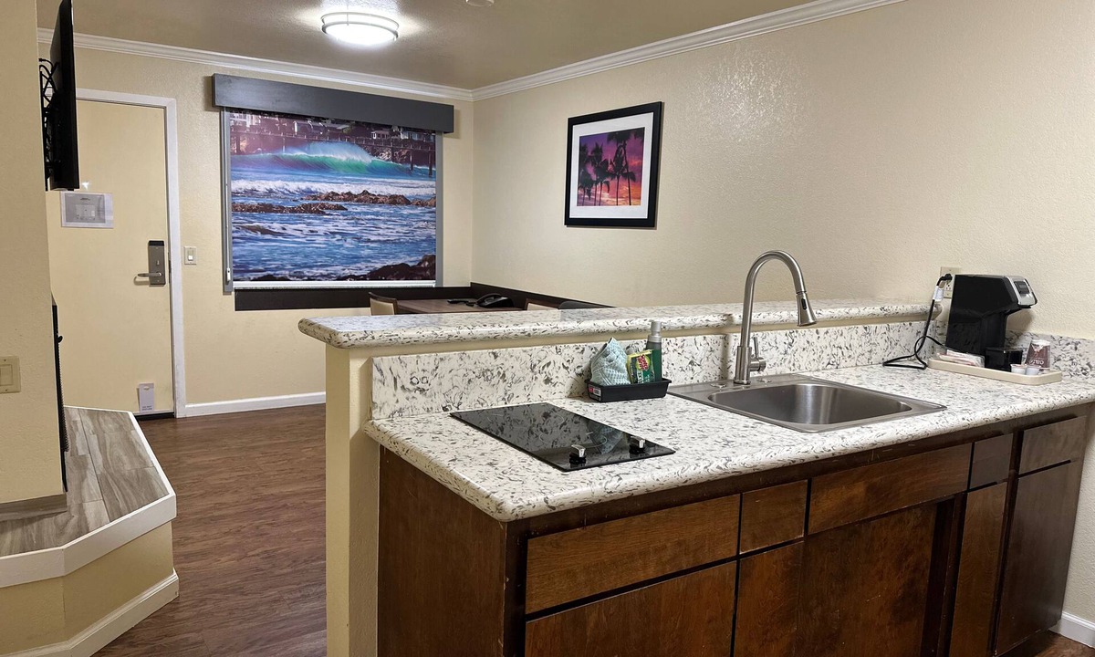 Cayucos Hotel | Beachwalker Inn and Suites