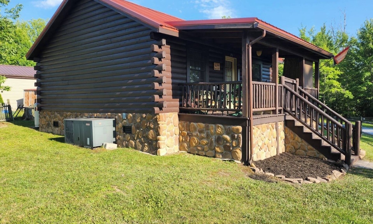 Pipestem Cabin | Bear Claw Cove #2 Pet Friendly-Hot tub-Kayak