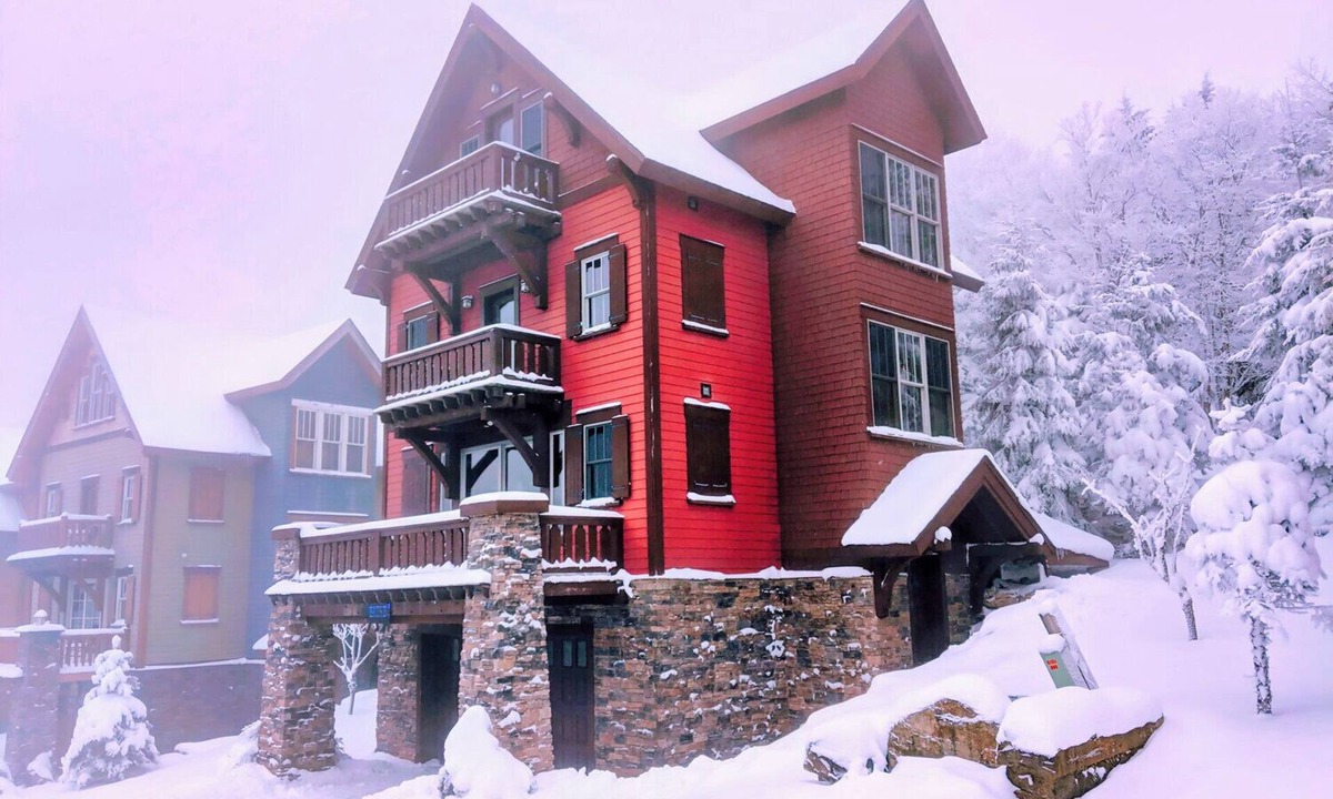 Edray House | Bear Cub's Den – Relax in Luxury in The Sanctuary on Snowshoe's South Mountain