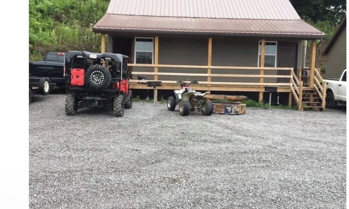 Bluewell Cabin | Beautiful 1-bedroom cabin located at Gold & Blue cabins in Bluewell