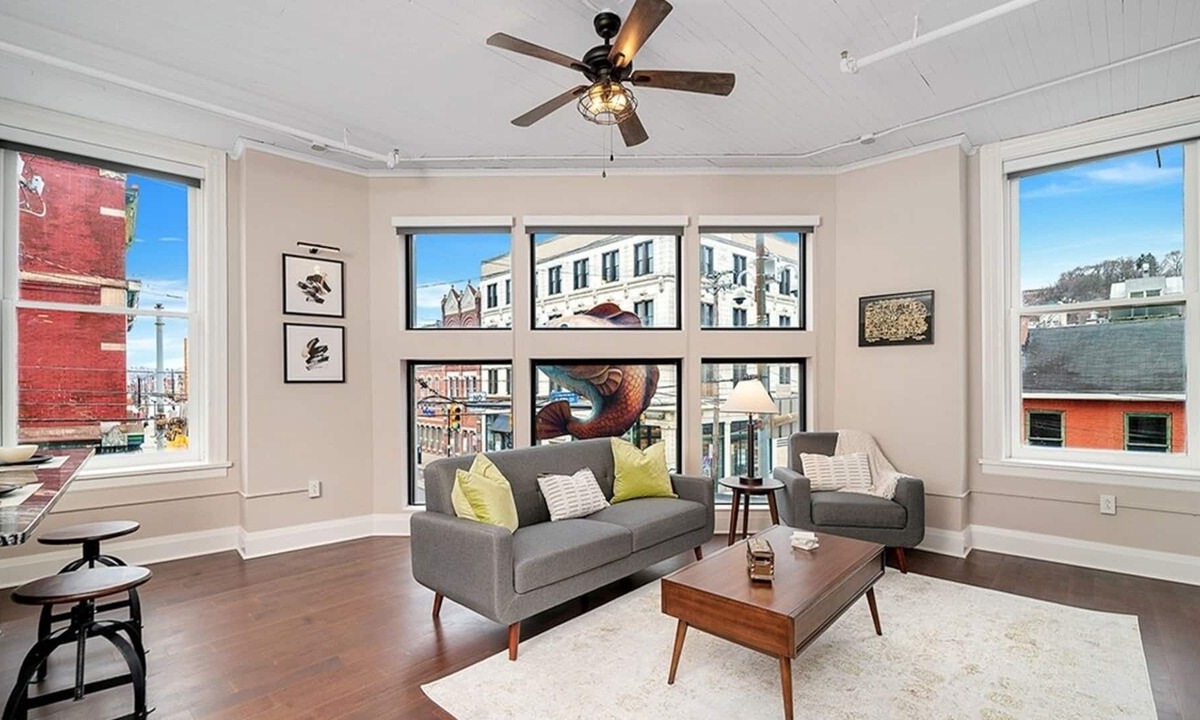 South Side Flats Apartment | Beautiful 2 Bed Apartment in Pittsburgh
