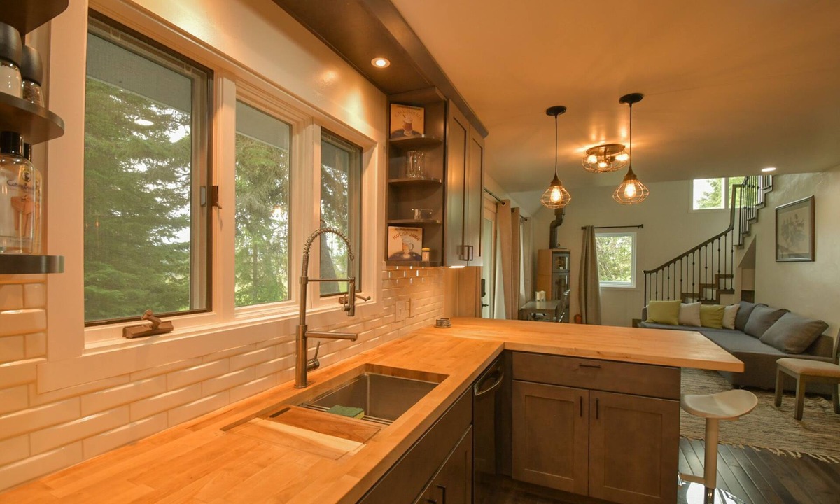 Homer House | Beautiful 3 bedroom Beluga Lake Home!