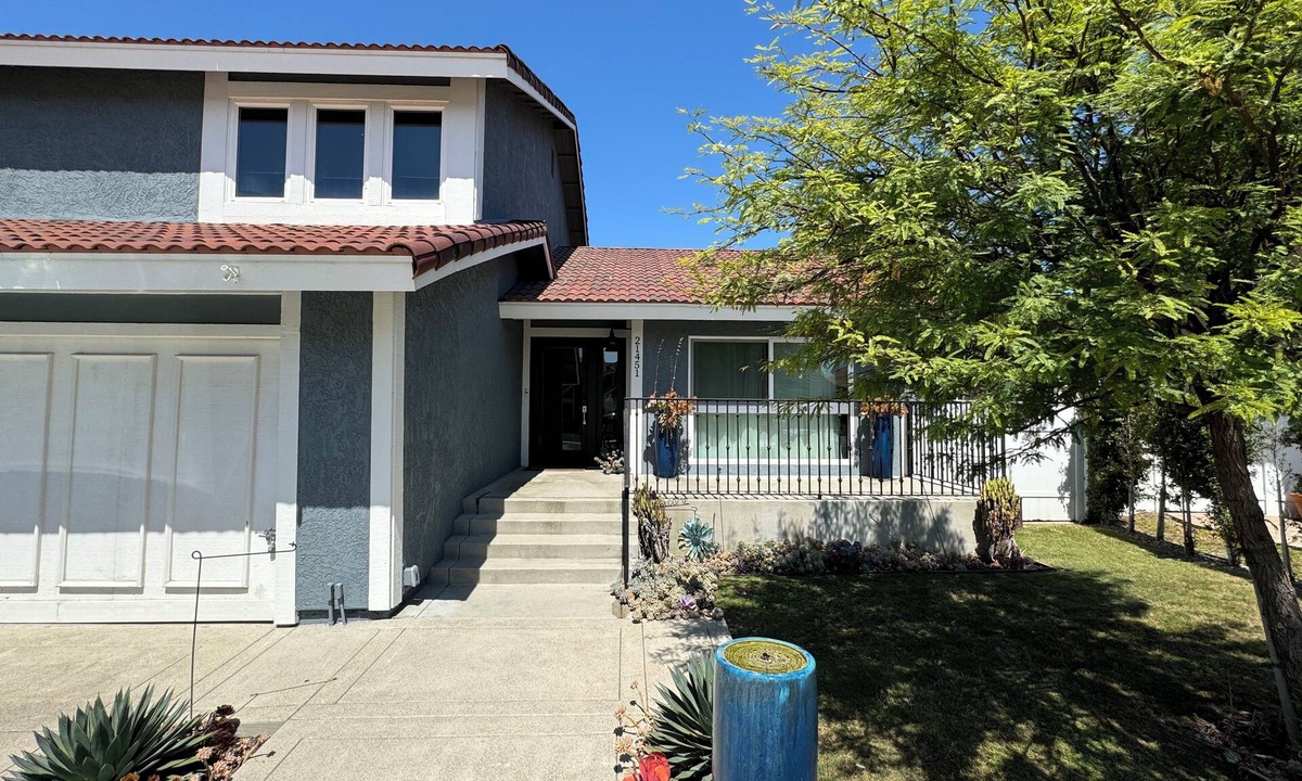 Irvine Industrial Complex-East House | Beautiful 3-bedroom home in peaceful Lake Forest. Close to So. Ca. Attractions.