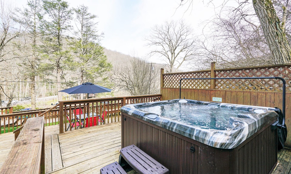 Leadsville Cabin | Beautiful 3bdrm Cabin°Hot Tub°Balcony°Parking°