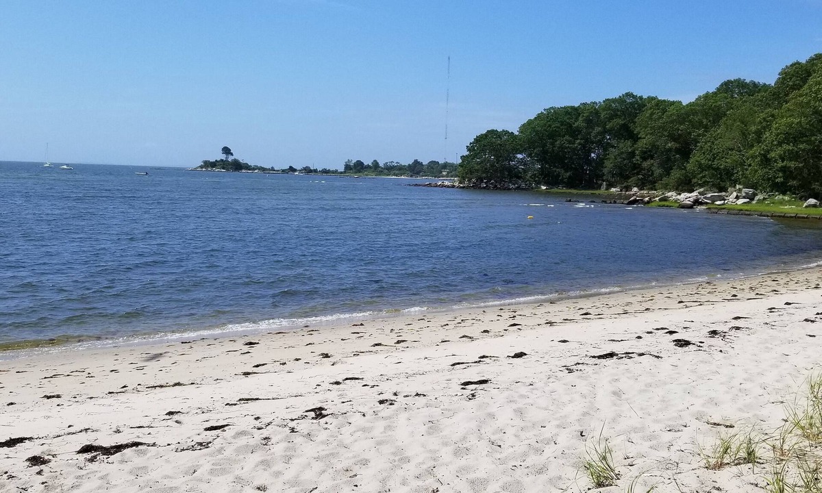Waterford House | BEAUTIFUL 4 BEDROOM BEACH HOUSE! Central AC! 1 Min walk to Private beach!