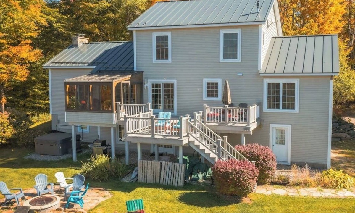 Stratton and Bromley Ski Areas House | Beautiful house w/mountain & pond views, hot tub, pool table, bbq, firepit, w/d