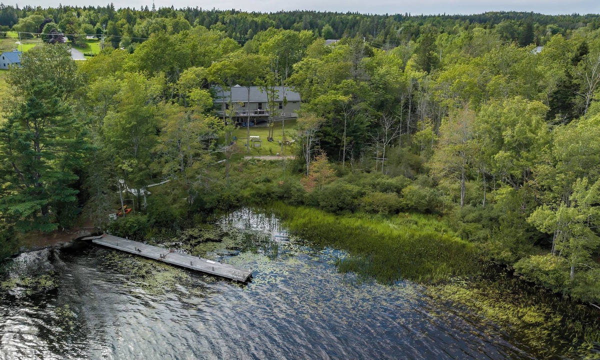 Seal Cove House | Beautiful lakefront home on Seal Cove next to Acadia National Park