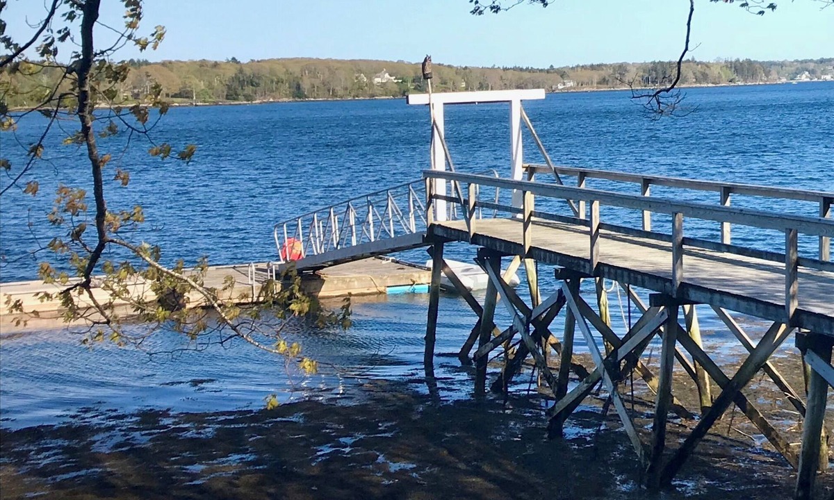 Boothbay House | Beautiful Waterfront home August rate call 978-468-0643