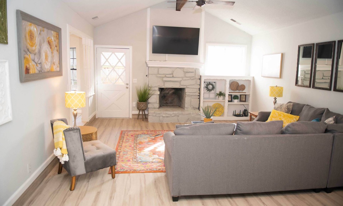 Broken Arrow House | Beautifully Remodeled 3-Bedroom Cozy Home!