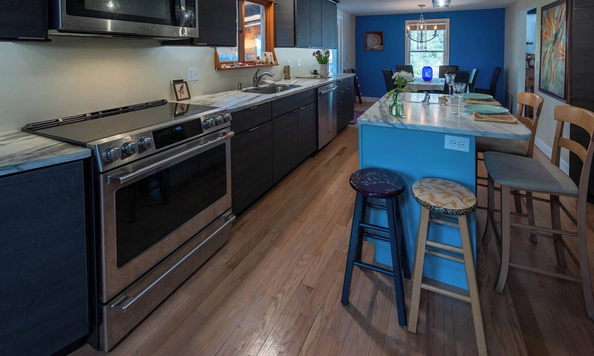 Kingston House | Beauty & the Peace. Private Lakeside Retreat. Pet friendly!