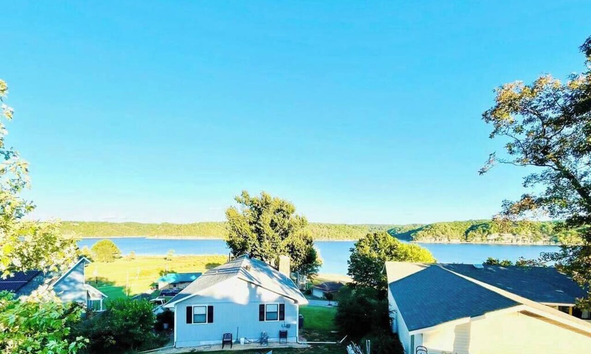 Beaver Shores Condo | Beaver Lake Studio - King size bed and lake view