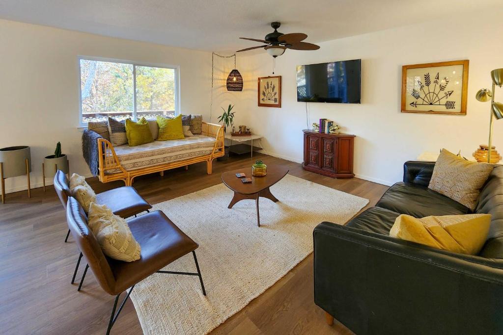 Bella Vista House | Bella Vista Retreat near Mtn Biking Trails!