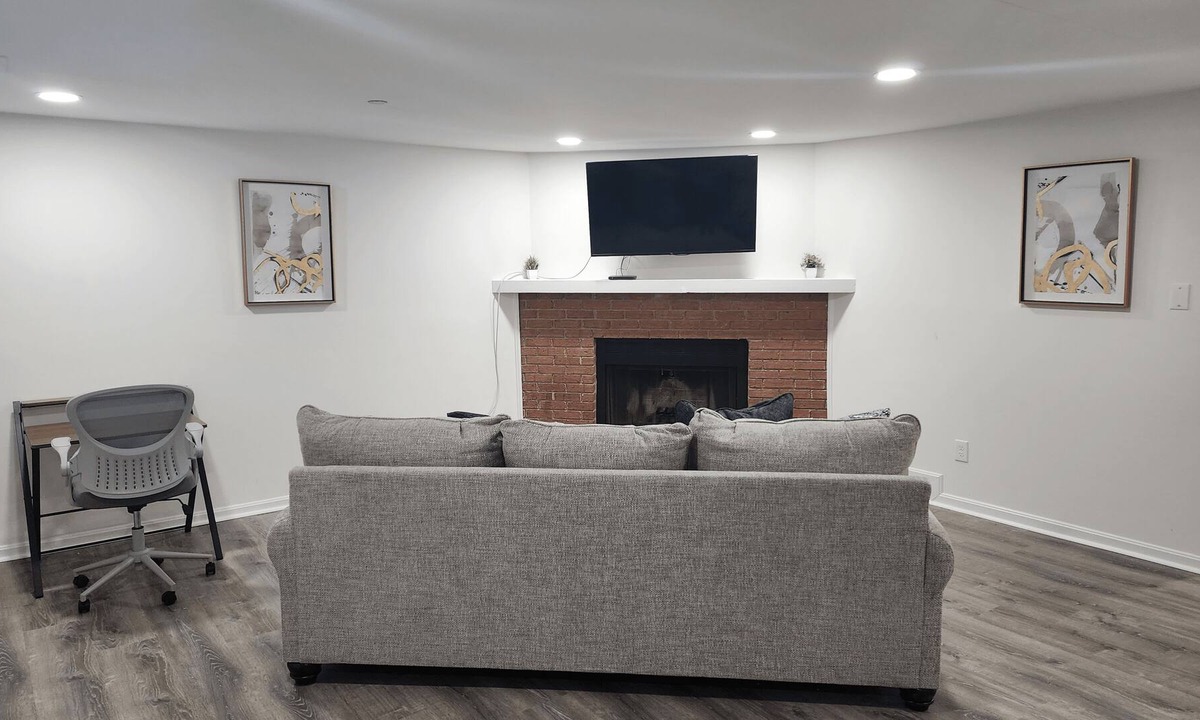 West Falls Church House | Beltway Gem: 1BR Oasis Top Decor