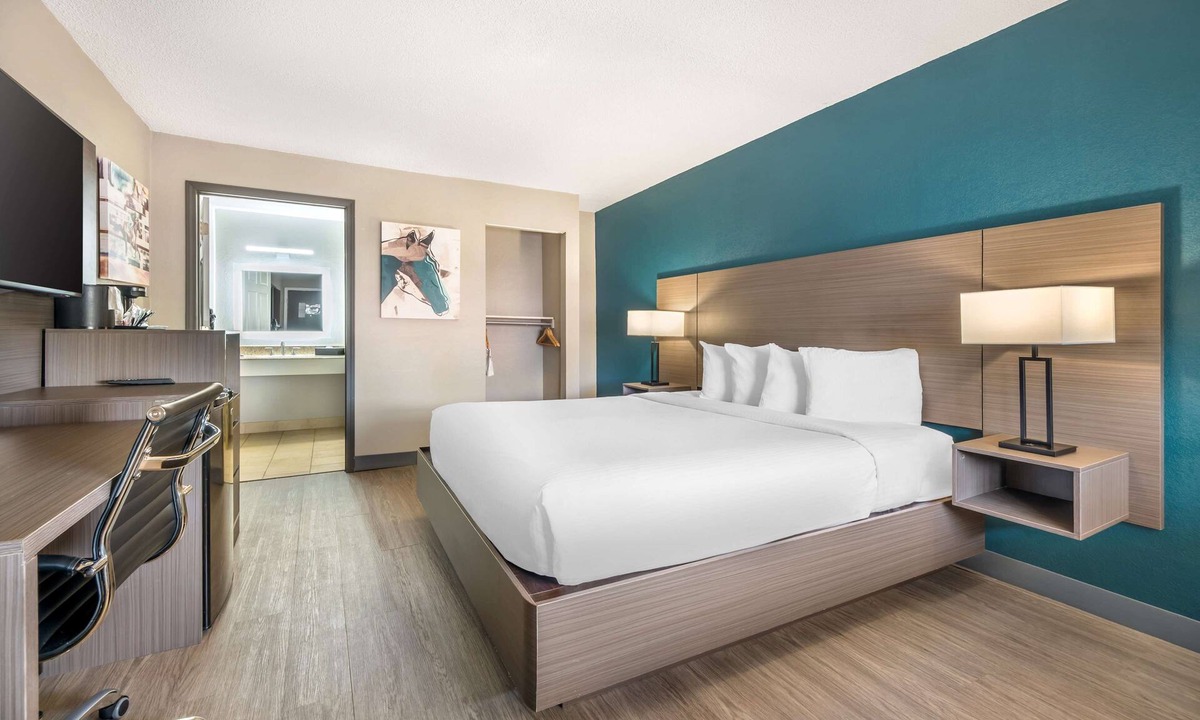 Jeffersonville - Clarksville Hotel | Best Western Green Tree Inn